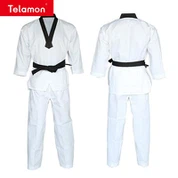 Vaaleanpunainen karate-univormu